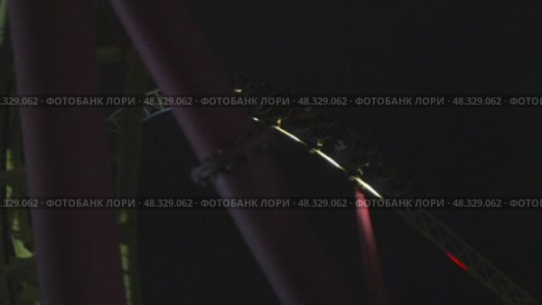Night, Chain, Security: Illuminated Lockdown Perimeter, Post-Incident Crime Scene Investigation. Стоковое видео, видеограф svetograph / Фотобанк Лори