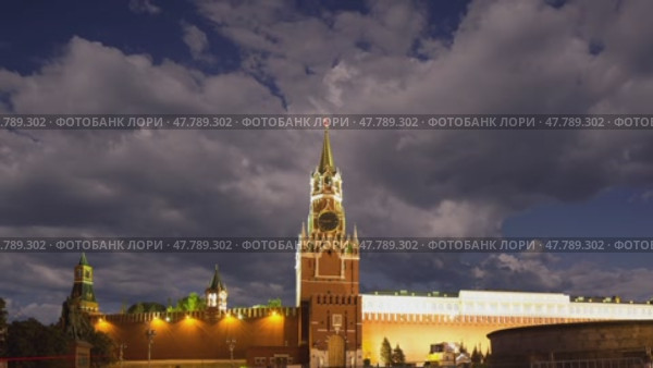 Night view of the Moscow Kremlin, Russia (most popular view). Against the background of a beautiful sky with clouds. 4K, time lapse. Стоковое видео, видеограф Владимир Журавлев / Фотобанк Лори