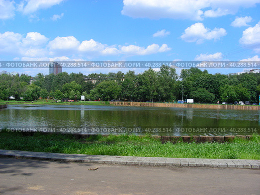 Нижний Афонинский пруд. Район Зюзино. Город Москва (2014 год). Редакционное фото, фотограф lana1501 / Фотобанк Лори