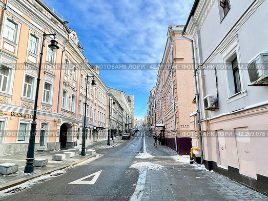 Нижний Кисельный переулок в Москве в феврале в солнечную погоду. Россия. Редакционное фото, фотограф Овчинникова Ирина / Фотобанк Лори