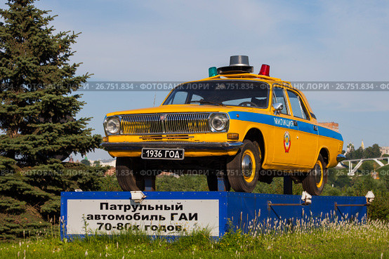 Нижний Новгород. Патрульный автомобиль ГАИ 70-80 годов на постаменте (2017 год). Стоковое фото, фотограф Литвяк Игорь / Фотобанк Лори