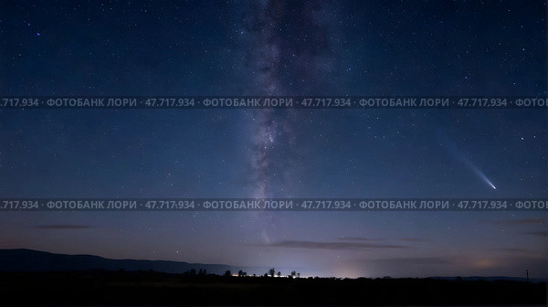 Ночное небо с Млечным Путем и кометой. Стоковое фото, фотограф Андрей Шайковский / Фотобанк Лори