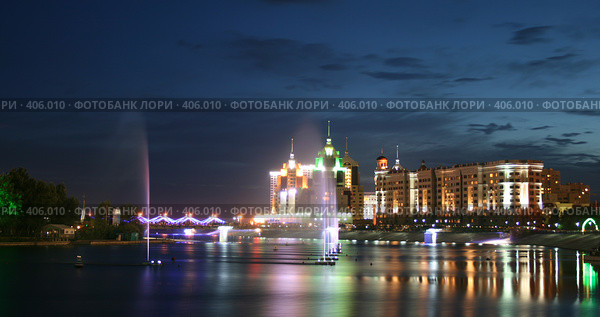 Ночной пейзаж (город Астана, Казахстан) Редакционное фото, фотограф Никончук Алексей / Фотобанк Лори