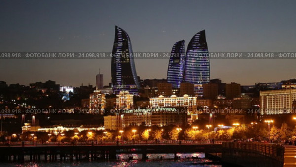 Ночной вид на башни Flame Towers («Пламенные башни»). Баку. Азербайджан. Редакционное видео, видеограф Евгений Ткачёв / Фотобанк Лори