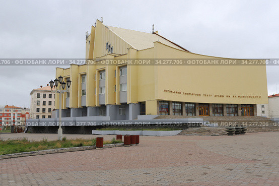 Норильский Заполярный театр драмы имени В.В.Маяковского (2020 год). Редакционное фото, фотограф Анна Зеленская / Фотобанк Лори