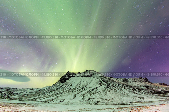 Northern Lights Aurora borealis at Vik Iceland. Стоковое фото, агентство Ingram Publishing / Фотобанк Лори