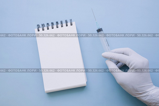 notebook doctor s hand with syringe. Resolution and high quality beautiful photo. notebook doctor s hand with syringe. High quality beautiful photo concept. Стоковое фото, агентство Ingram Publishing / Фотобанк Лори