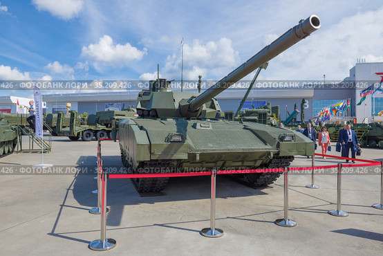 Новейший российский танк "Армата" Т-14 на военном международном форуме "Армия-2020". Парк Патриот. Редакционное фото, фотограф Виктор Карасев / Фотобанк Лори