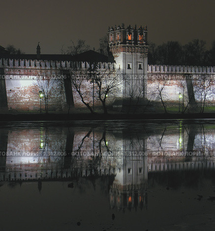 Новодевичий монастырь холодным ноябрьским вечером (2006 год). Стоковое фото, фотограф Сергей Рыбин / Фотобанк Лори