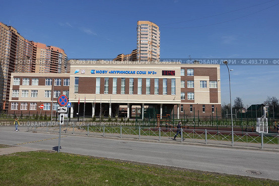 Новое здание МОБУ Муринская СОШ №3. The new building of MOU Murinskaya Secondary School No. 3. (2024 год). Редакционное фото, фотограф Юрий Пуликов / Фотобанк Лори