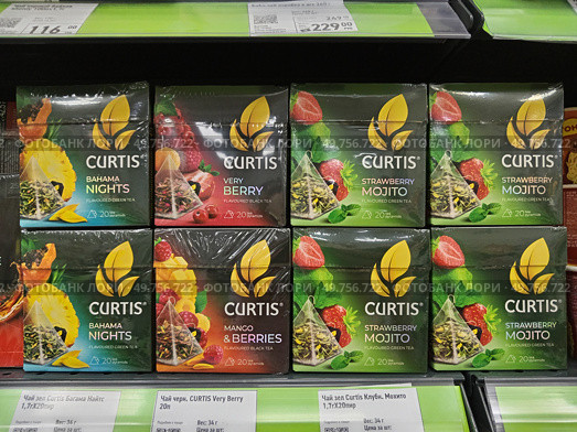 Novosibirsk, Russia, June 10, 2025 - An assortment of different types of Curtis leaf tea on the supermarket shelf. Редакционное фото, фотограф Светлана Леуто / Фотобанк Лори
