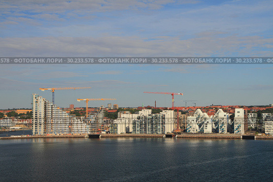 Новостройки на берегу морского залива. Орхус, Дания (2018 год). Стоковое фото, фотограф Вадим Хомяков / Фотобанк Лори
