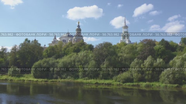 Новоторжский Борисоглебский монастырь — мужской монастырь Тверской епархии Русской православной церкви, расположенный в городе Торжке Тверской области. Стоковое видео, видеограф Куликов Константин / Фотобанк Лори