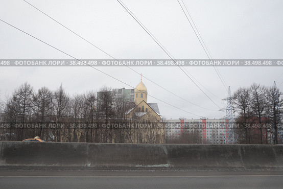 Новый храм у МКАДа в Гольяново в Москве (2022 год). Редакционное фото, фотограф Дмитрий Неумоин / Фотобанк Лори