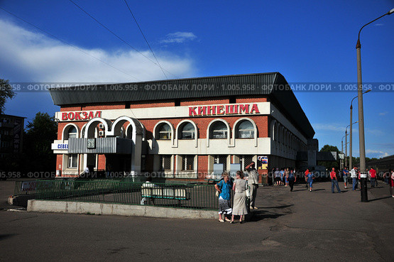 Новый железнодорожный вокзал в городе Кинешма (2009 год). Редакционное фото, фотограф Ульянов Александр Михайлович / Фотобанк Лори