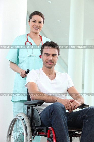 Nurse with disabled man in a wheelchair. Стоковое фото, агентство Ingram Publishing / Фотобанк Лори