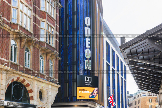 Odeon Cinema Facade with Bold White Signage and Digital Billboard. London, UK, 2 June 2024. Стоковое фото, фотограф Zydrius Tartenis / Фотобанк Лори