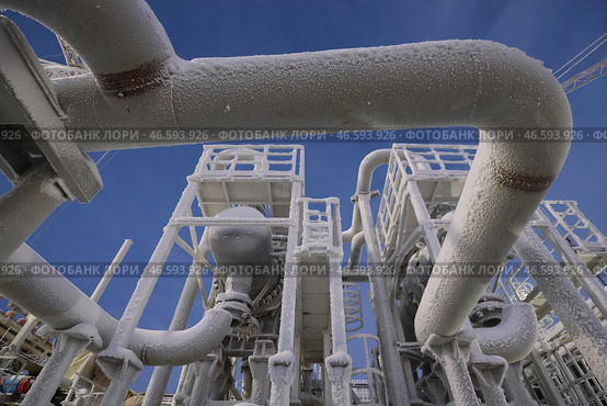 Один из участков установки комплексной подготовки газа. Стоковое фото, фотограф Кирилл Кухмарь / ТАСС / Фотобанк Лори