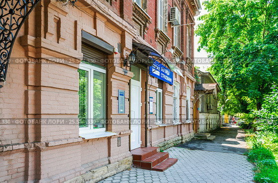 Офис страховой группы "СОГАЗ", пер. Антона Глушко, д. 23, Таганрог Ростовской области (2015 год). Редакционное фото, фотограф Алёшина Оксана / Фотобанк Лори