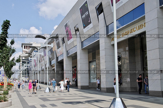 Офисно-торговый центр Lotte Plaza. Москва, Новинский бульвар, 8 (2018 год). Редакционное фото, фотограф Илюхина Наталья / Фотобанк Лори
