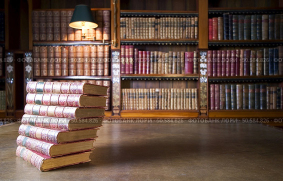 Old books in classic library series. Стоковое фото, агентство Ingram Publishing / Фотобанк Лори