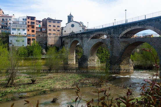 Old bridge at Roda de Ter (2017 год). Стоковое фото, фотограф Яков Филимонов / Фотобанк Лори