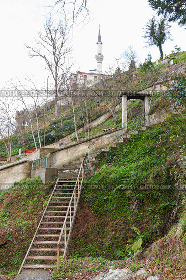 Old empty stairway goes up to the Mosque (2021 год). Стоковое фото, фотограф EugeneSergeev / Фотобанк Лори