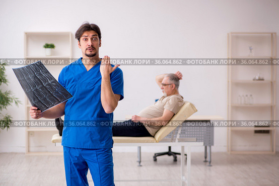 Old male patient visting young male doctor radilogist. Стоковое фото, фотограф Elnur / Фотобанк Лори
