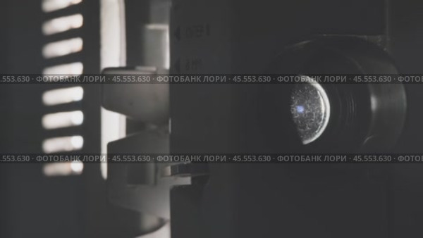 Old projector lens. Стоковое видео, видеограф Михаил Коханчиков / Фотобанк Лори