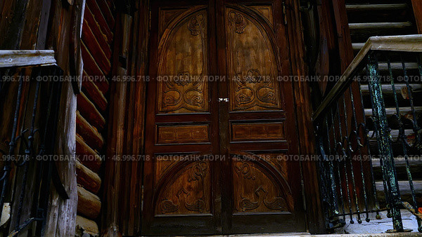 Old wooden house decorated with carvings, ornament. Стоковое фото, фотограф David Kashakhi / Фотобанк Лори