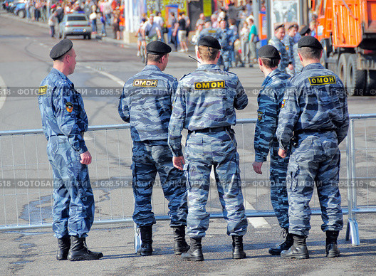 ОМОН перекрыл улицу (2010 год). Редакционное фото, фотограф Pukhov K / Фотобанк Лори