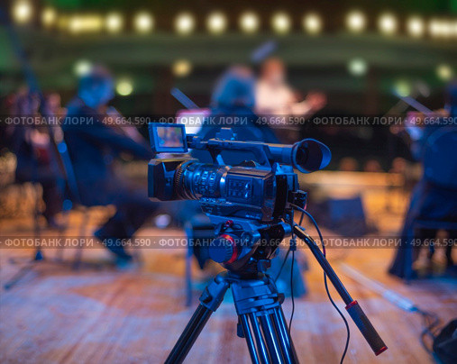 online stream of a concert at the Philharmonic without people. Стоковое фото, агентство Ingram Publishing / Фотобанк Лори