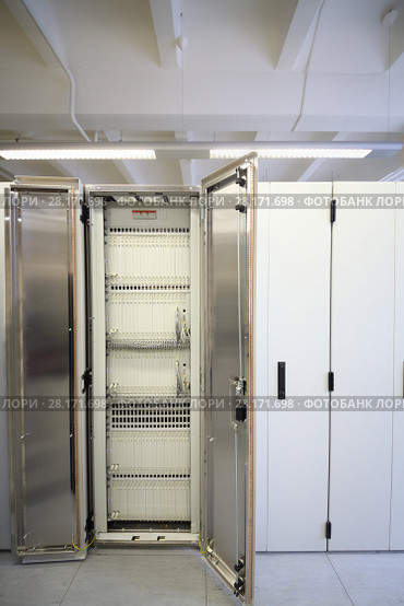 Opened storage for storing data in empty mobile cellular communication center. Стоковое фото, фотограф Losevsky Pavel / Фотобанк Лори
