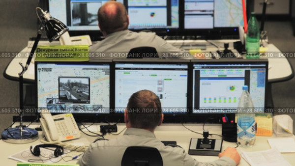 Operators work in road traffic control center (2018 год). Редакционное видео, видеограф Антон Гвоздиков / Фотобанк Лори