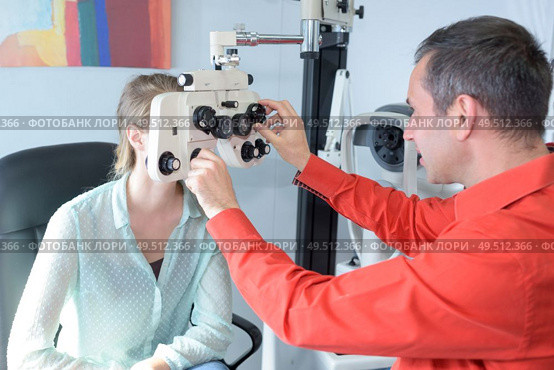 ophthalmic testing device machine. Стоковое фото, агентство Ingram Publishing / Фотобанк Лори