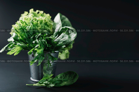 organic leafy vegetables bucket black background. High resolution photo. organic leafy vegetables bucket black background. High quality photo. Стоковое фото, агентство Ingram Publishing / Фотобанк Лори