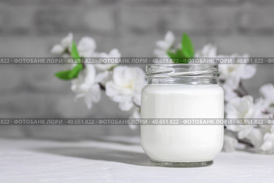 Organic probiotic milk kefir drink or Greek yogurt in glass jar,on the white grey background. Gut health. Probiotic cold fermented dairy drink. Trendy food and drink. Copy space. Стоковое фото, фотограф Tatiana Syrtseva / Фотобанк Лори
