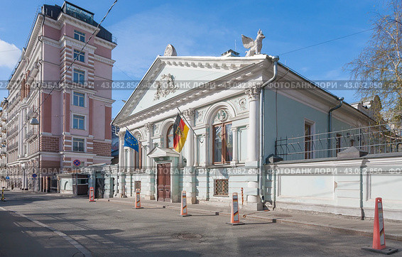 Особняк А.С.Олениной - В.В.Думнова, Малый Кисловский. пер., дом 5/8А, Москва (2024 год). Редакционное фото, фотограф Владимир Чинин / Фотобанк Лори