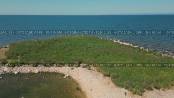 Остров чаек на озере Байкал. Стоковое видео, видеограф Степан Столбовский / Фотобанк Лори