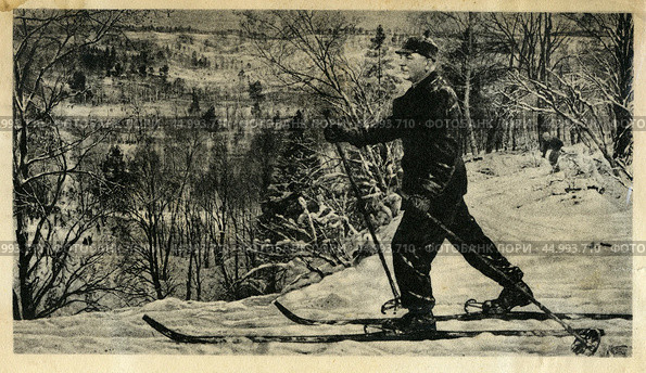 Открытка по картине И. И. Бродского: К. Е. Ворошилов на лыжной прогулке, 1937 г. Стоковое фото, фотограф Retro / Фотобанк Лори