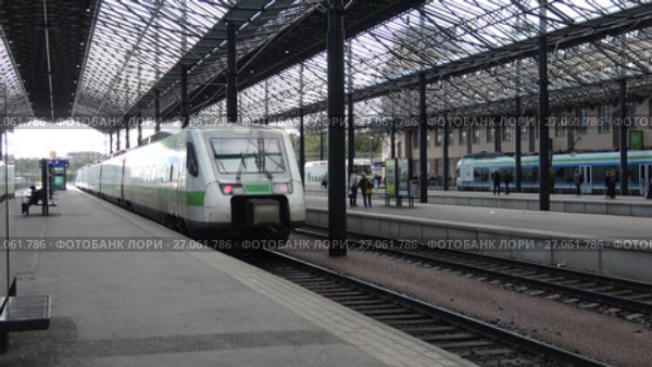 Отправление современного скоростного поезда Sm3 Pendolino с центрального вокзала Хельсинки. Финляндия (2017 год). Редакционное видео, видеограф Виктор Карасев / Фотобанк Лори