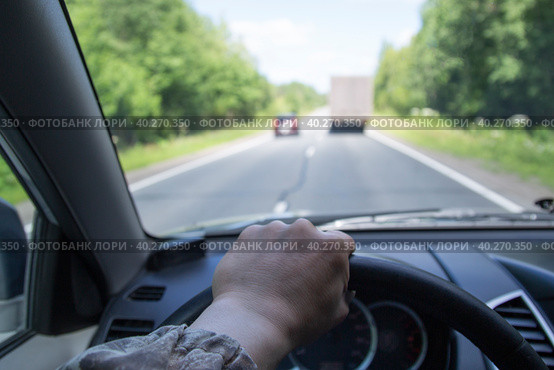 Overtaking a car.A dangerous maneuver on the road.Driving a car. Стоковое фото, фотограф Александр Поташев / Фотобанк Лори