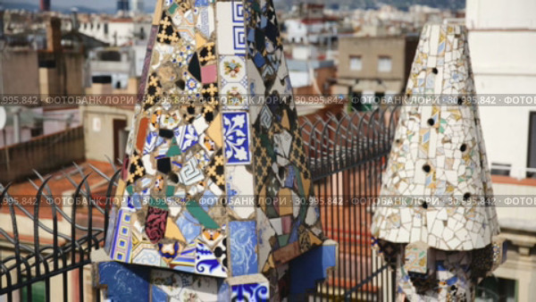 Palau Guell roof with chimneys turned by architect Antoni Gaudi into sculptures (2018 год). Редакционное видео, видеограф Яков Филимонов / Фотобанк Лори