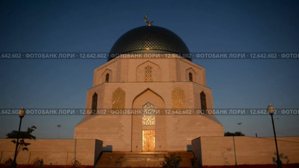 Памятный знак в честь принятия ислама волжскими болгарами в 922 году. Болгар, Татария, Россия (2015 год). Стоковое видео, видеограф Mikhail Erguine / Фотобанк Лори
