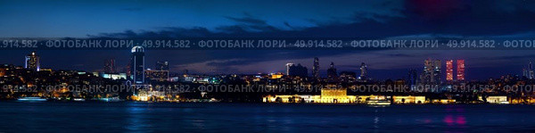 Panorama of Istanbul cityscape and Bosphorus at night, Turkey. Стоковое фото, агентство Ingram Publishing / Фотобанк Лори