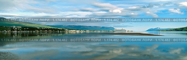 Панорама порта Акурейри  в Исландии. Стоковое фото, фотограф Leksele / Фотобанк Лори