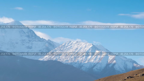 Panoramic sunrise time lapse very beautiful nature of mountain peaks. Стоковое видео, видеограф Кирилл Трифонов / Фотобанк Лори