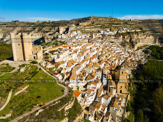 Panoramic view of Alcala del Jucar (2019 год). Стоковое фото, фотограф Яков Филимонов / Фотобанк Лори