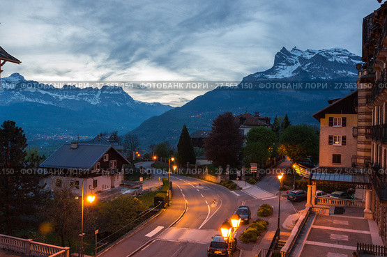Panoramic view of french Alps and Saint-Gervais-les-Bains (2016 год). Редакционное фото, фотограф Юлия Белоусова / Фотобанк Лори