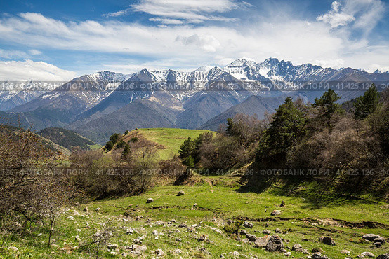 Panoramic view of the Caucasus mountains. Стоковое фото, фотограф Юлия Белоусова / Фотобанк Лори